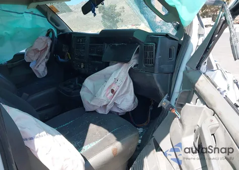 2018 Chevrolet Express 2500 Work Van z USA, uszkodzony, nr VIN 1GCWGAFG9J1906885